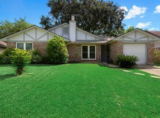 2708 Mockingbird Dr, Alvin, TX 77511