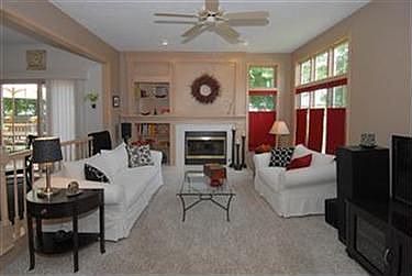 4th image of 29234 Farmington Turn