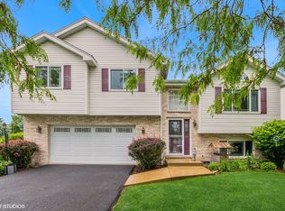 16501 W Montauk Dr, Lockport, IL 60441