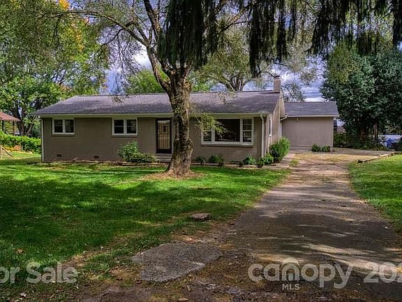 2nd image of 10 Woodview Dr