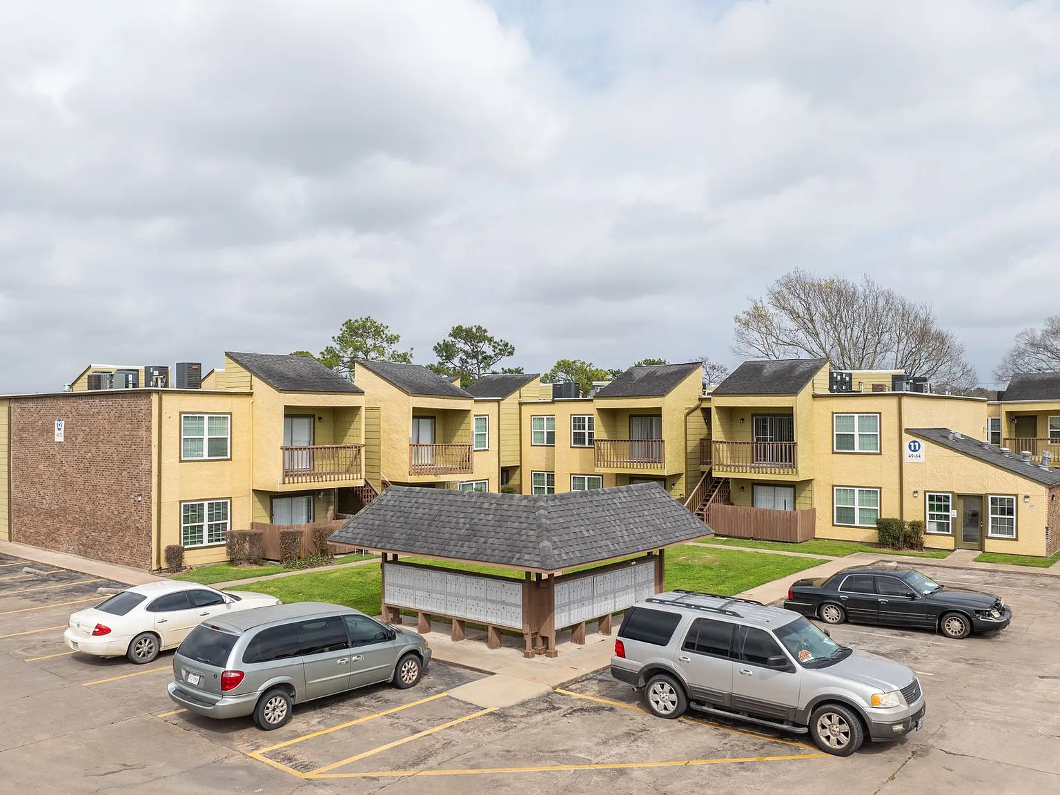 Shadow Bay Apartments — Photo 3