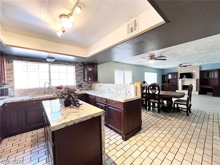 5009 Mesa View Dr — Photo 5