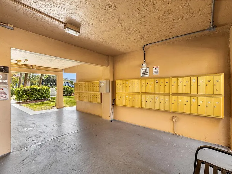 2525 W Bay Dr #C21 — Photo 29