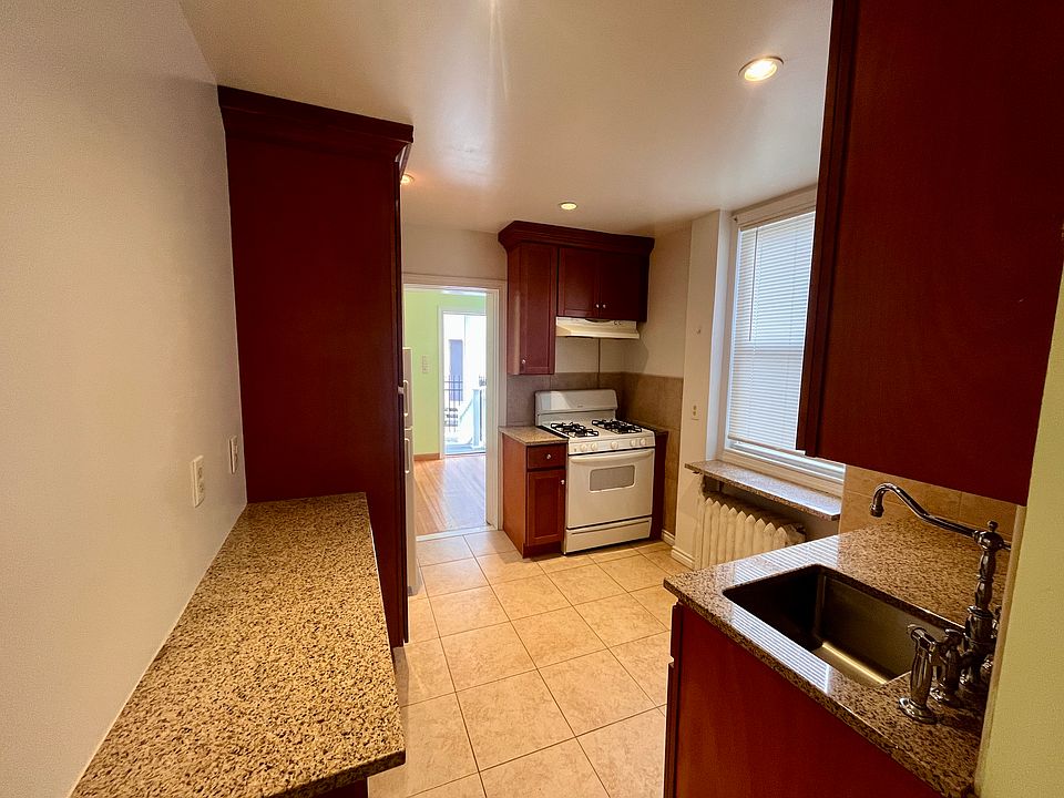 1st image of 126 Park Hill Ave Floor 1