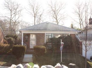 24824 Van Zandt Ave, Douglaston, NY 11362