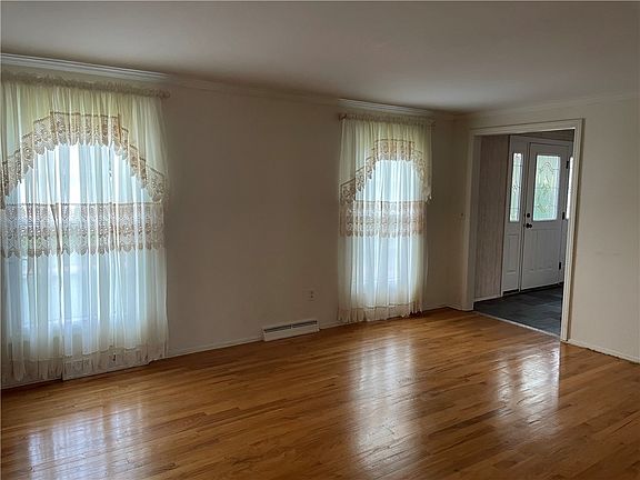 3rd image of 1295 Heather Heights Dr