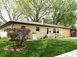 876 Adeline Dr, Elgin, IL 60123