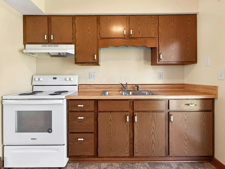 28 & 30 Vernon Ave #28C — Photo 10