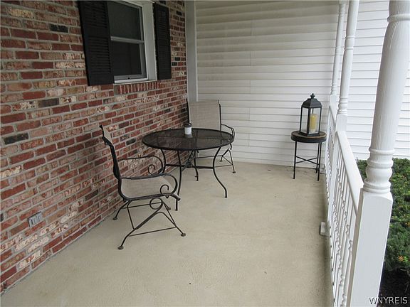2nd image of 6029 Quaker Hollow Rd APT 3