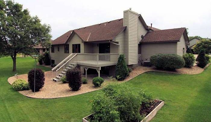 Deck, patio & gardens