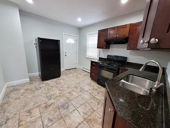 3rd image of 42 Fenton St Floor 3