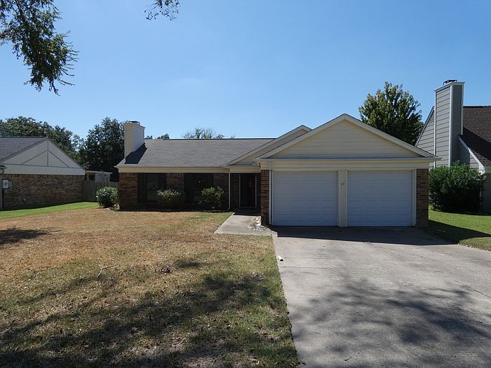 1st image of 408 Harrington Ln