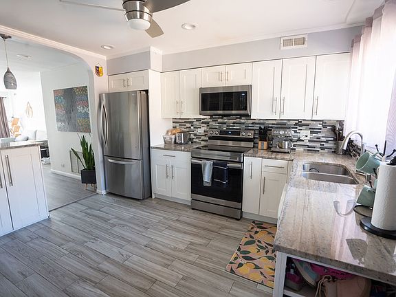 4th image of 4182 Cove Ln APT B
