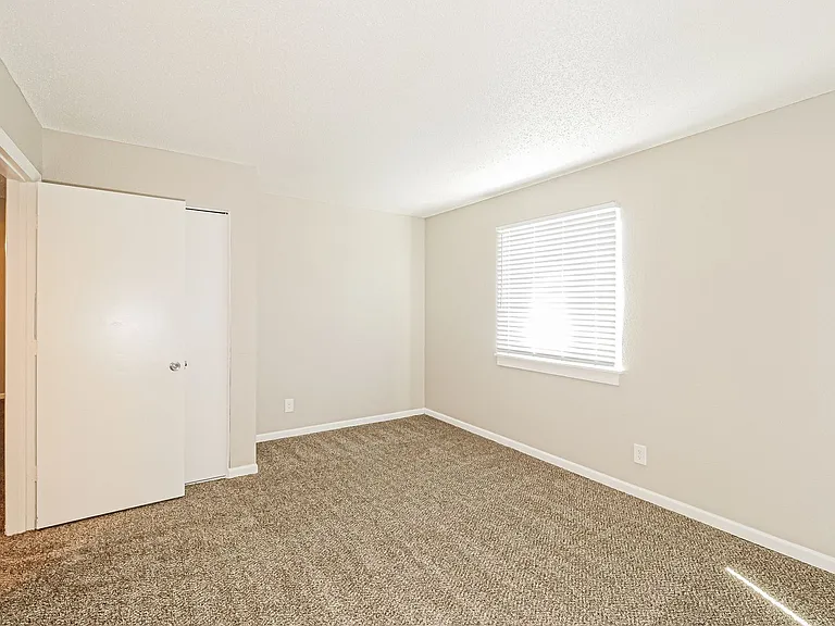 Hunters Glen Apartments — Photo 51