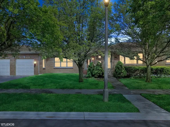 3900 Keeney St, Skokie, IL 60076