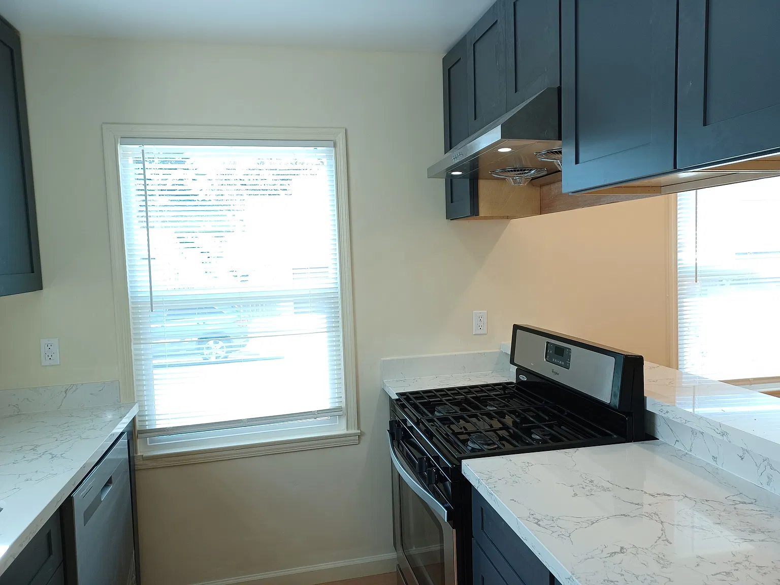 2 bed, 1.5 bath, 800 sqft, $2,750 — Photo 3