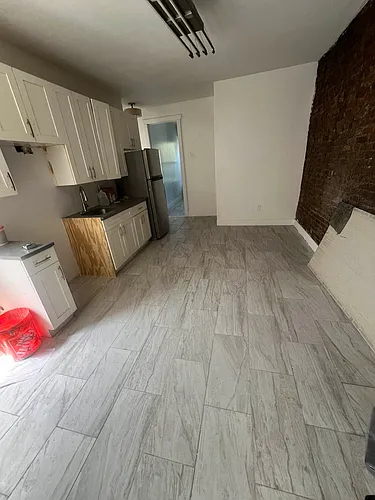 340 E 51st St #2B Photo 1