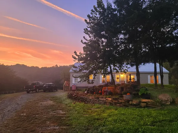 195 Gene Derrick Rd, Surgoinsville, TN 37873