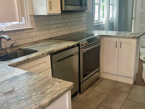 5th image of 115 Benedict Dr