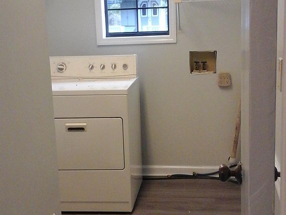 5th image of 2626 Oak St