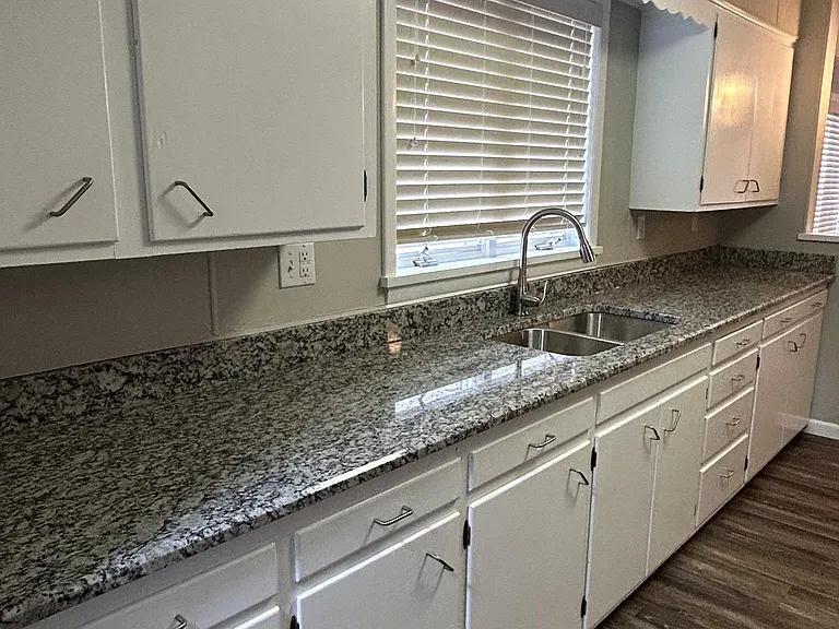 200 W Ash St — Photo 10