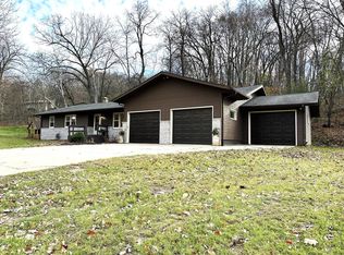 W6413 Schilling Rd, Onalaska, WI 54650