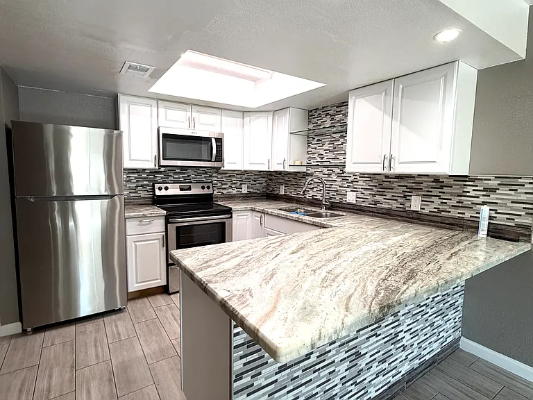 850 S River Dr #1082 — Photo 1