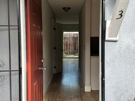 4th image of 412 N Valley St #3