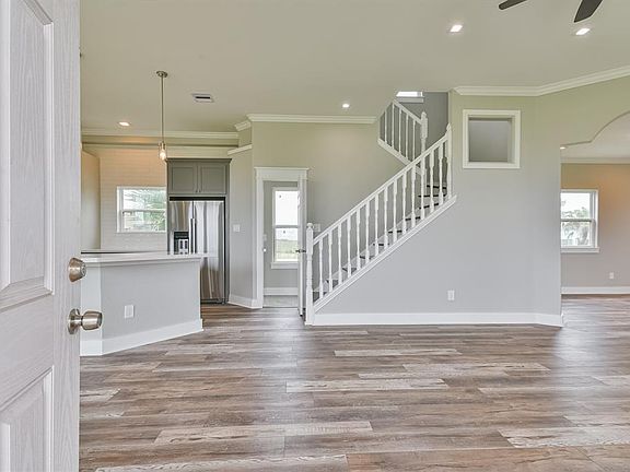 4th image of 25027 Monterey Ct