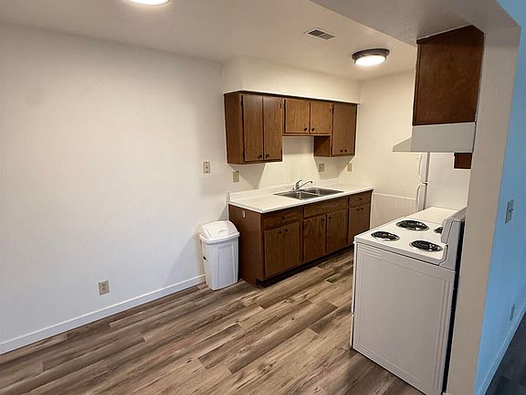 4th image of 1110 Doreen Ave