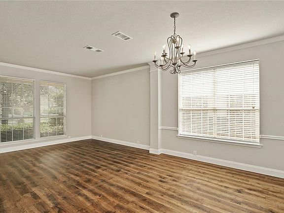 4th image of 2462 Thorntree Dr