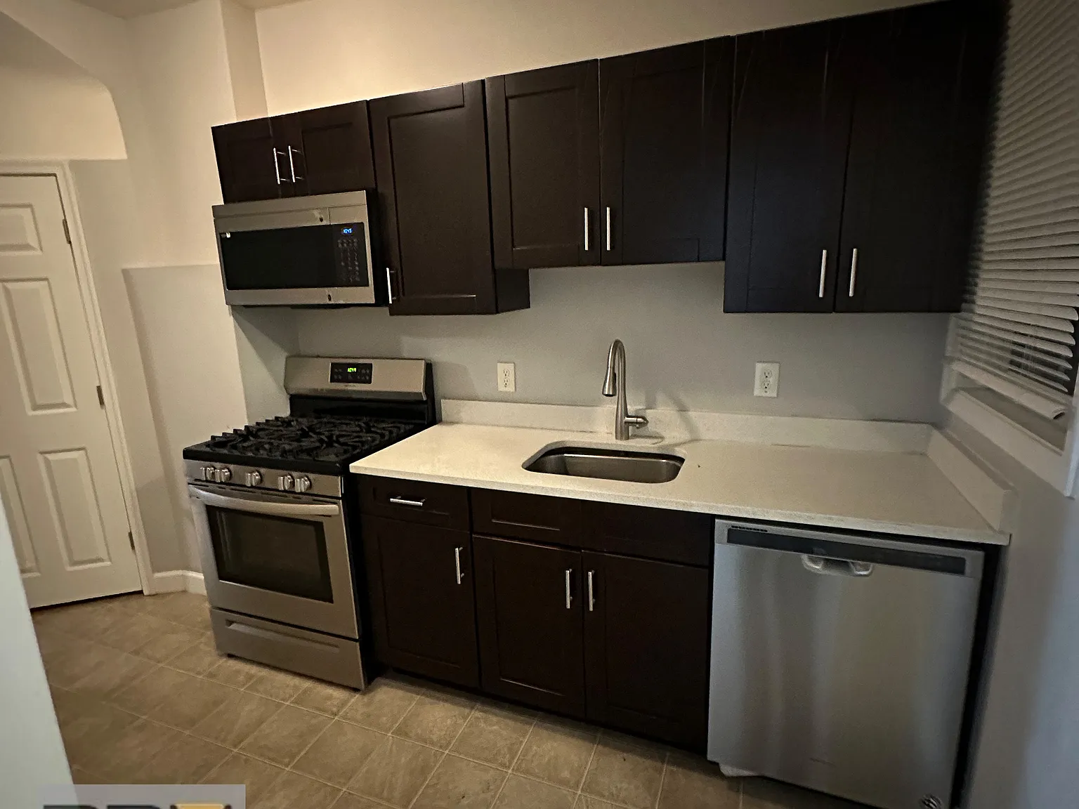 3 bed, 1.0 bath, $1,900 — Photo 3