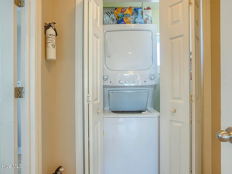 3994 Island Dr — Photo 34