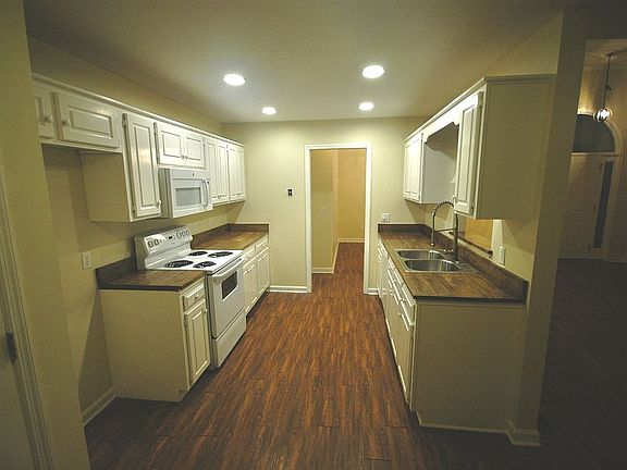 3rd image of 317 Cyndica Dr