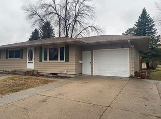 2708 S 10th St, Grand Forks, ND 58201