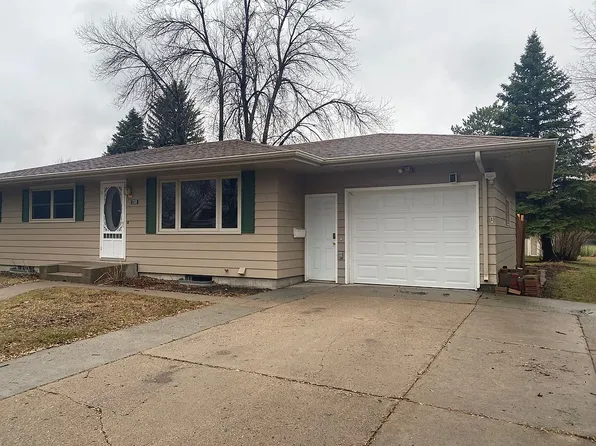 2708 S 10th St, Grand Forks, ND 58201