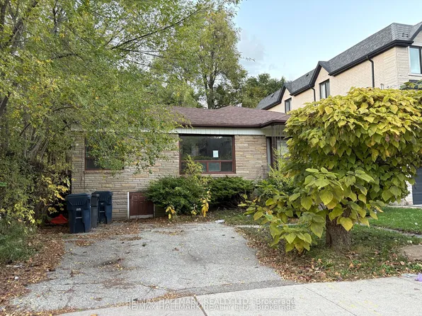 146 Bannockburn Ave, Toronto, ON M5M 2N5