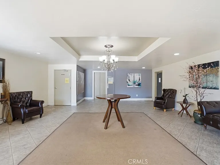 9960 Owensmouth Ave — Photo 31