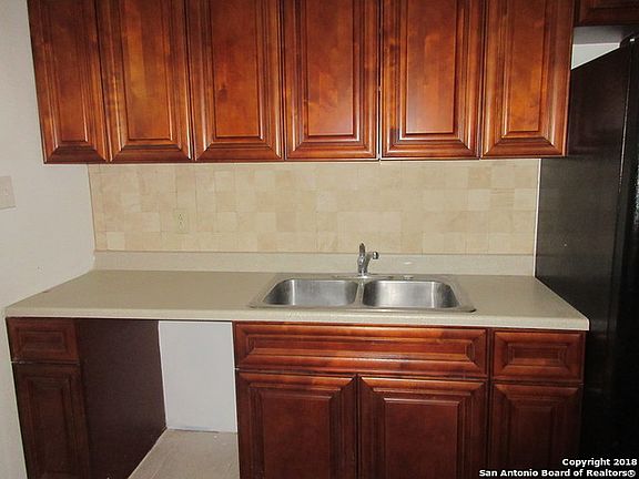 5th image of 543 Valley Park Dr