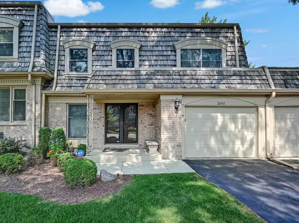 2S742 Avenue Cherbourg, Oak Brook, IL 60523