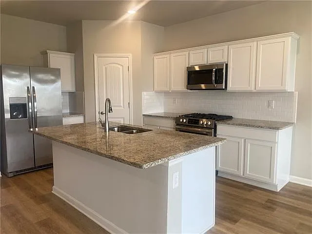4 bed, 2.0 bath, 1728 sqft, $2,400 — Photo 3