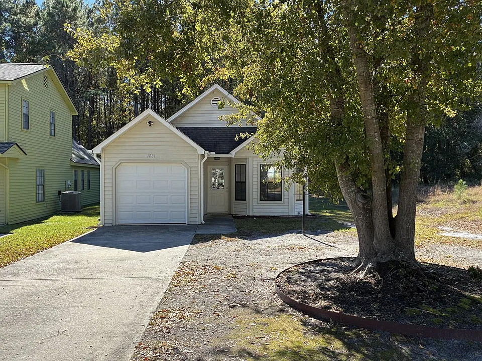 1081 Valley Dr