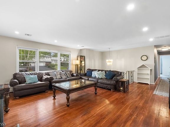 4th image of 5 Rockaway Pl