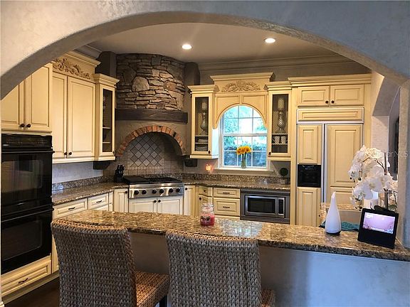 4th image of 697 Lake Harbor Cir
