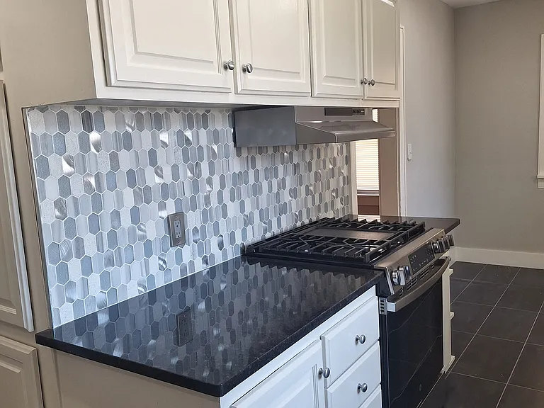 2907 NW 16th St — Photo 6