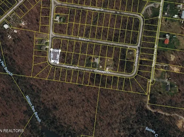 1015 Greyeagle Dr, Crossville, TN 38572