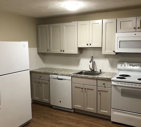 2nd image of 23 Davis Rd APT B13