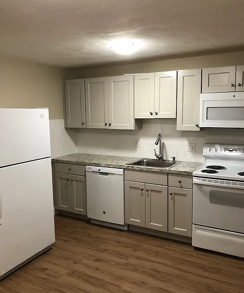 23 Davis Rd #B13 — Photo 2