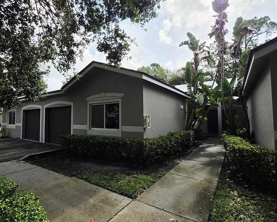 260 Crestwood Cir #12