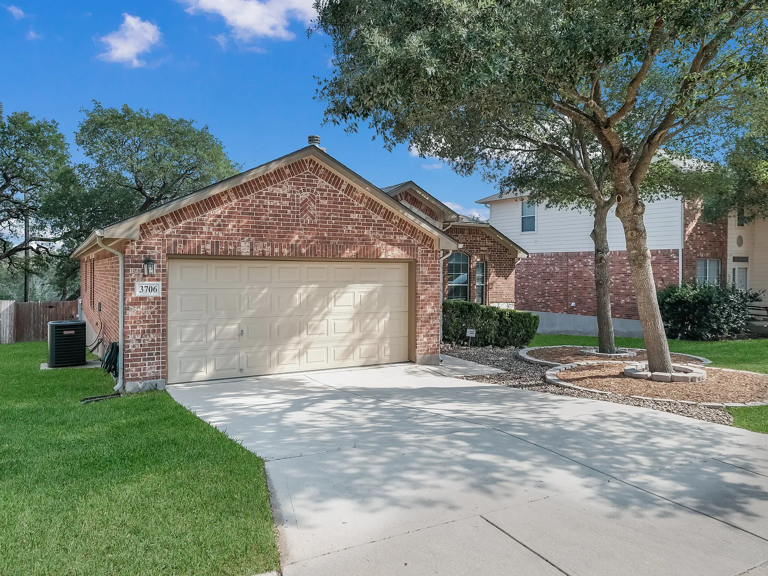 3 bed, 1895 sqft, $2,095 — Photo 2